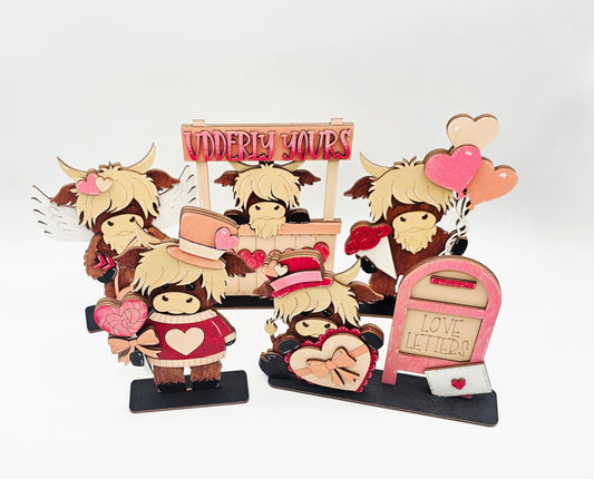 PAINTED - Valentine Highland Cow Sitters